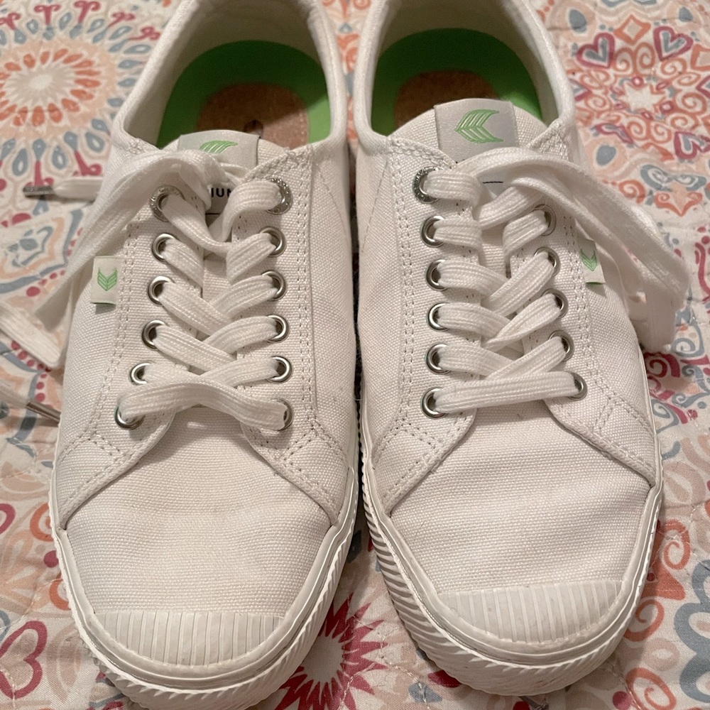 Cariuma sneaker